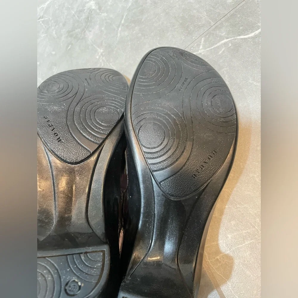 Aravon Women’s Metallic Avant Garde Triple-Strap Comfy Casual Sandals Size 7